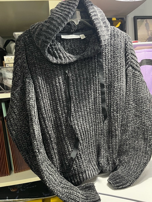 Seven Sisters Gorgeous Soft Designer Hoodie Size Medium