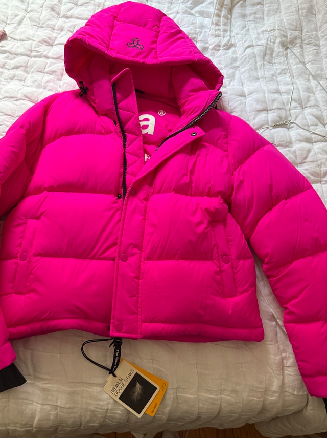 Tna Fuchsia pink super puff jacket size small - photo 3