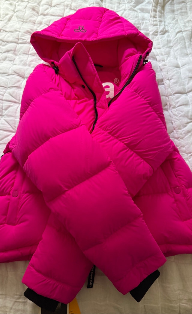 Tna Fuchsia pink super puff jacket size small - photo 4