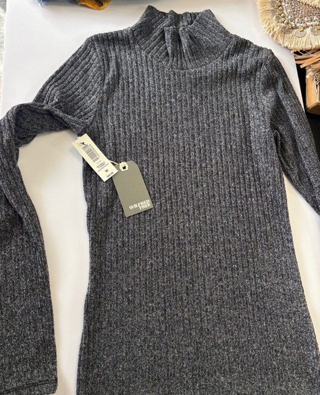 Wilfred Charcoal Ribbed Turtleneck Sweater - photo 2