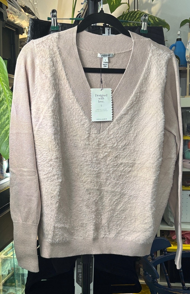 Stella & Dot Soft Pink V-Neck Sweater - Size Large