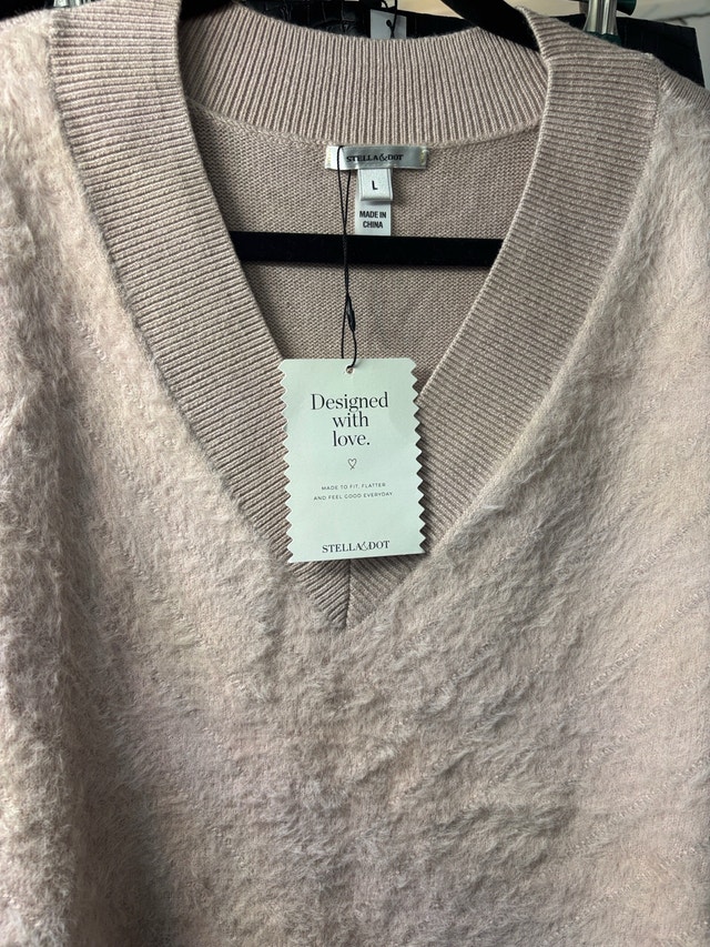 Stella & Dot Soft Pink V-Neck Sweater - Size Large - photo 2