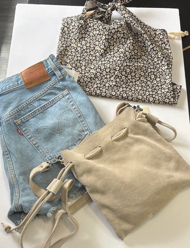 3pcs Set: Free People Top, Levi's Shorts, Suede Purse - photo 5