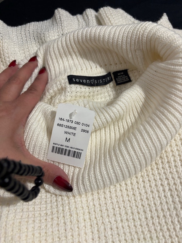 Seven Sisters Waffle Knit Sweater - Medium