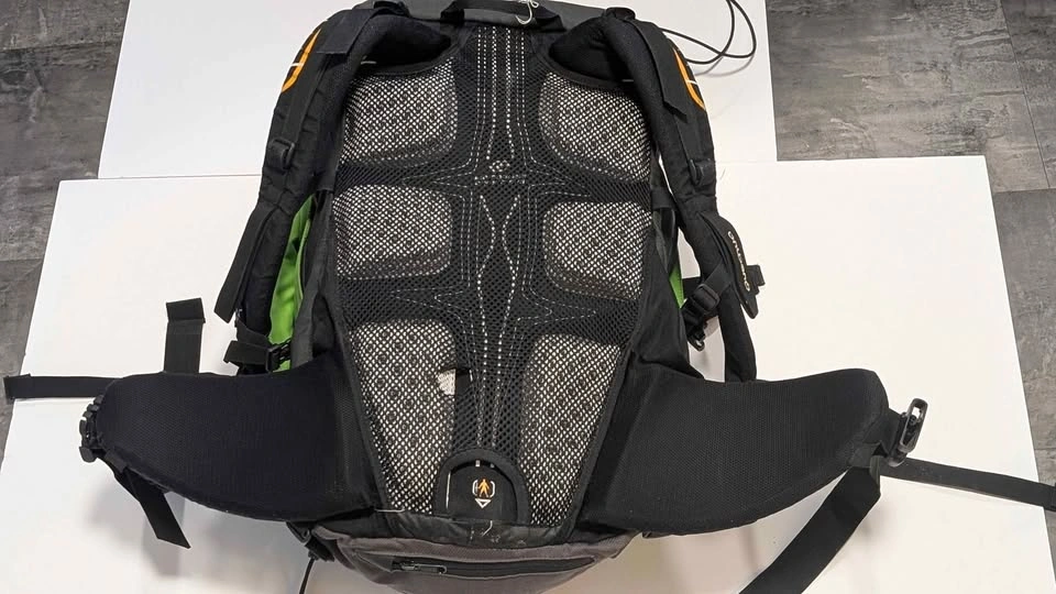40L Decathlon Quechua Hiking Backpack - photo 3