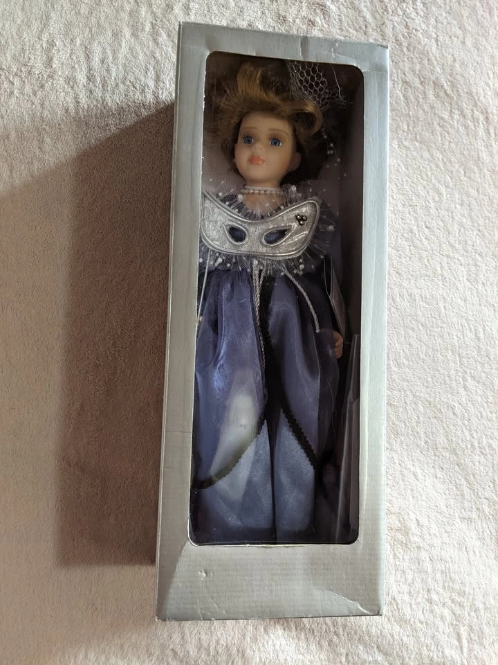 Limited edition Sears millennium doll - photo 2