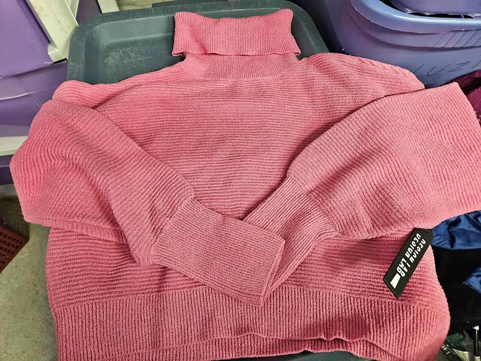 New Ladies Crop Pink Sweater thumbnail