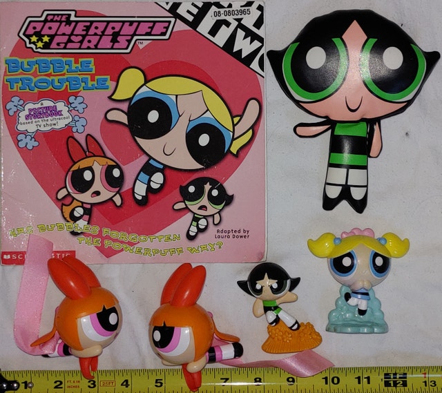 Power Puff Girls Bubble Trouble Book & 4 Toys Figures