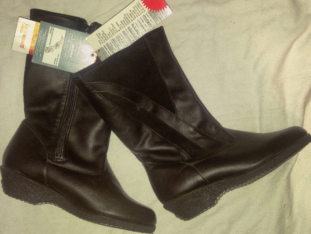 Girls' Size 5 = Women's Size 7 Black Winter Boots - NEW with tag - photo 2