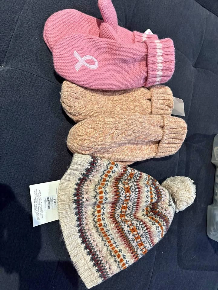 Winter hat and mitts