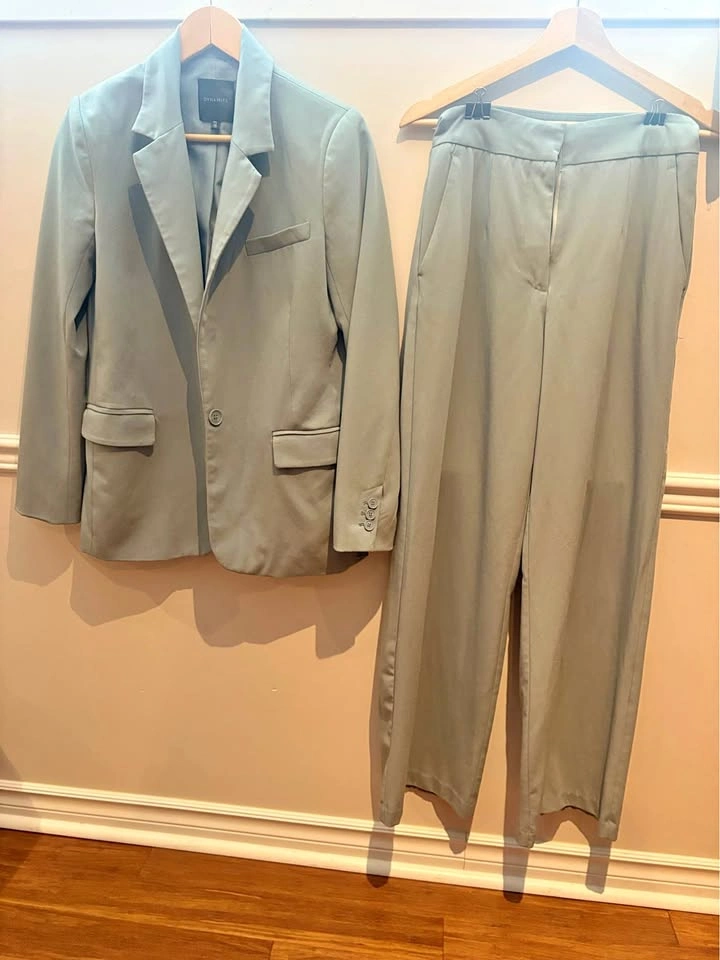 Dynamite Women’s Suit