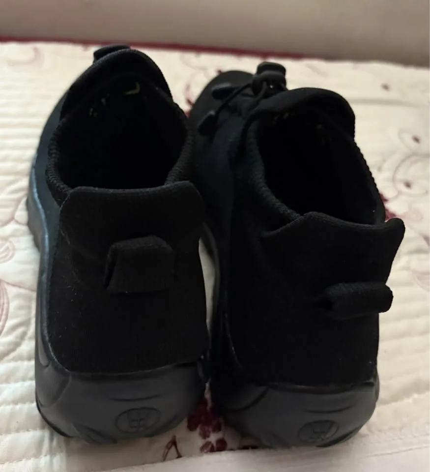 Black air breathing material shoes size 38.5 image indicator(4)