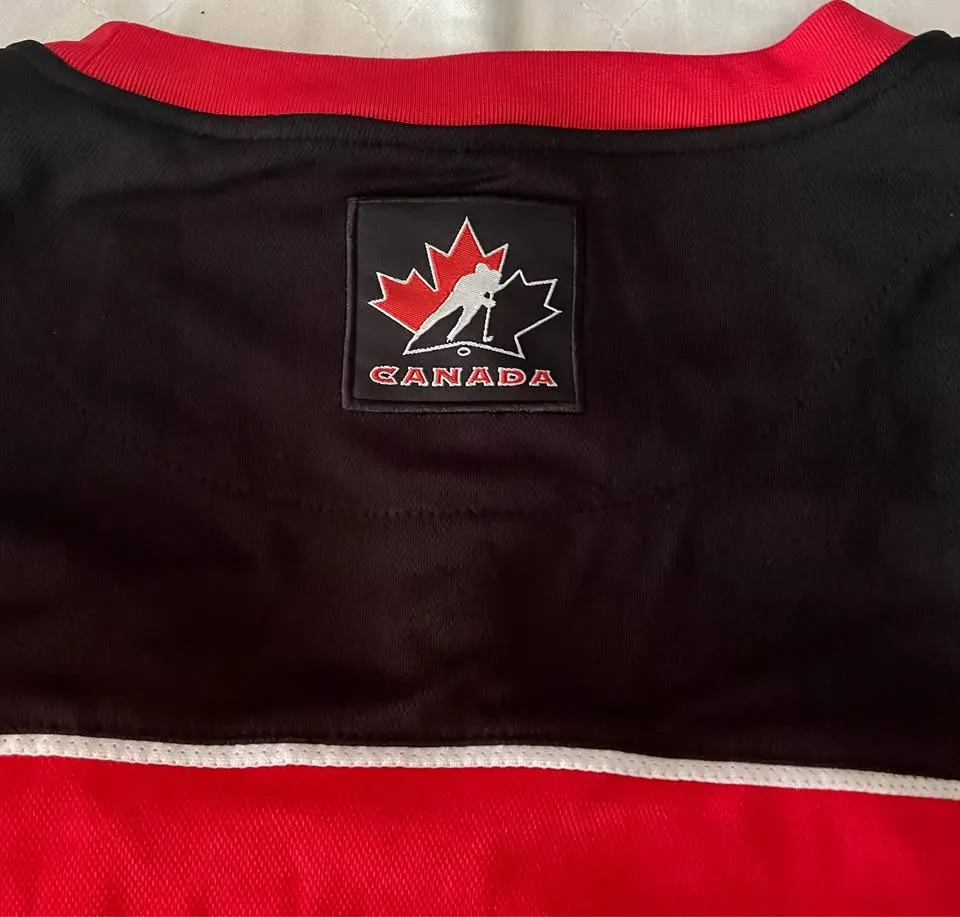 Team Canada Hockey Jersey Size XL Vintage Officially Licensed image indicator(2)
