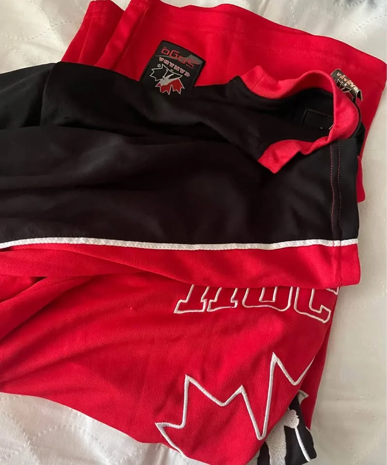 Team Canada Hockey Jersey Size XL Vintage Officially Licensed image indicator(6)