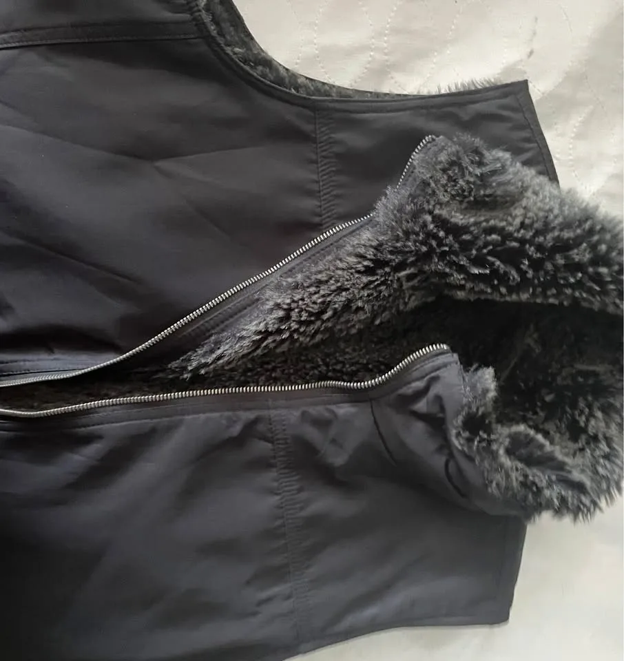 Lady Hathaway Windbreaker Vest - Used Once image indicator(2)