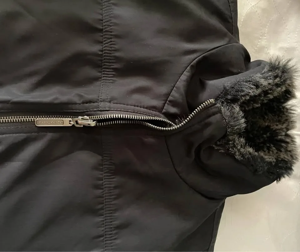 Lady Hathaway Windbreaker Vest - Used Once image indicator(3)