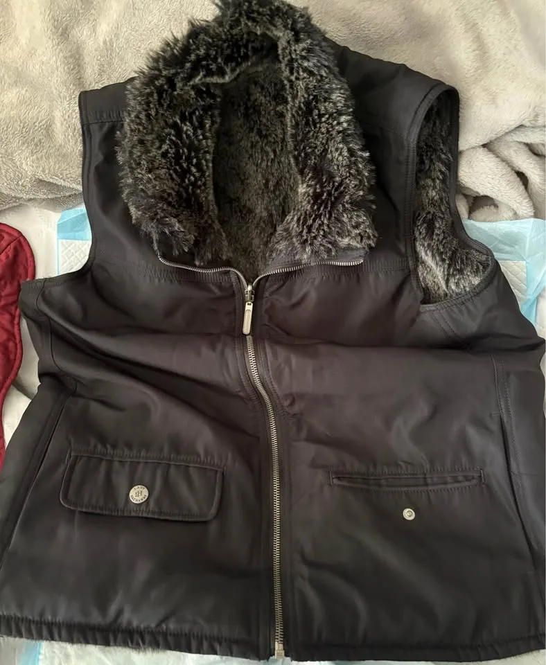 Lady Hathaway Windbreaker Vest - Used Once image indicator(8)