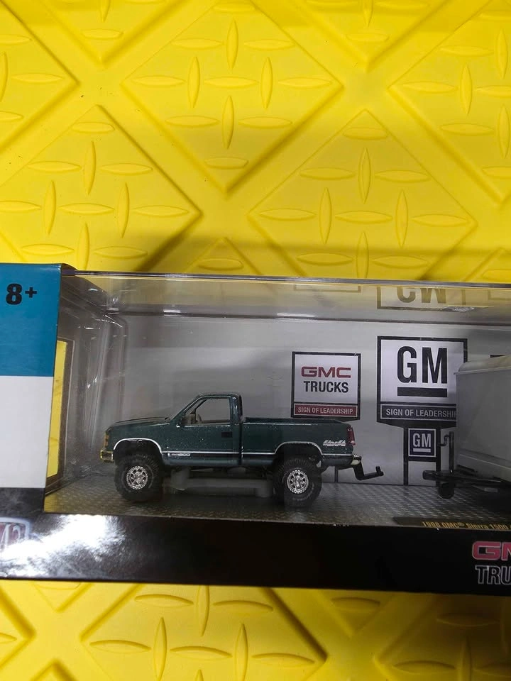 M2 1998 GMC Sierra 1500 4x4 & 1968 Pontiac Firebird 400 HO Set - photo 2