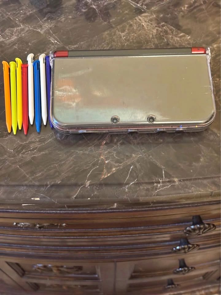 Modded New 3DS XL with Custom Shell and Case