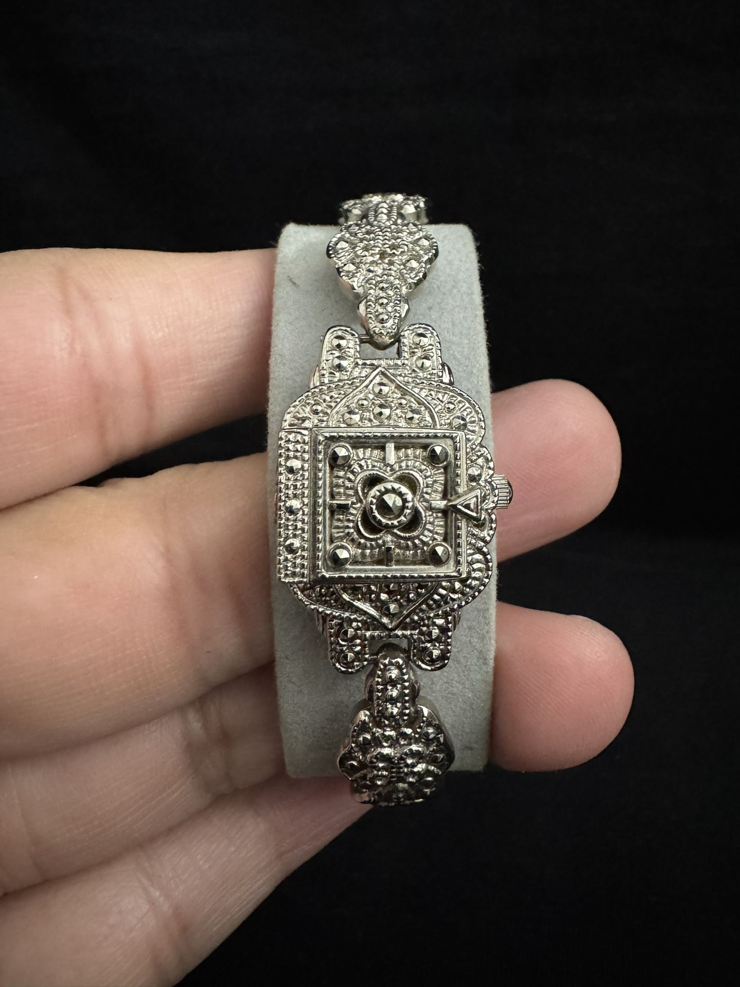 Vintage Quartz Dress Watch – Classic Roman Numeral Dial – Runnin - photo 3