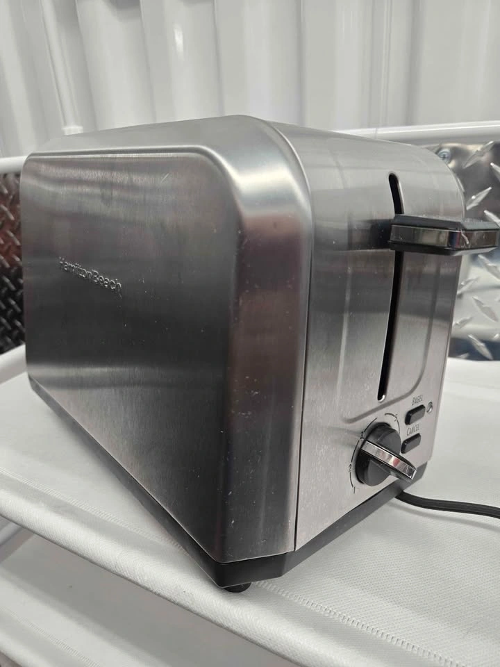 Hamilton Beach 2-slice stainless steel toaster - photo 2