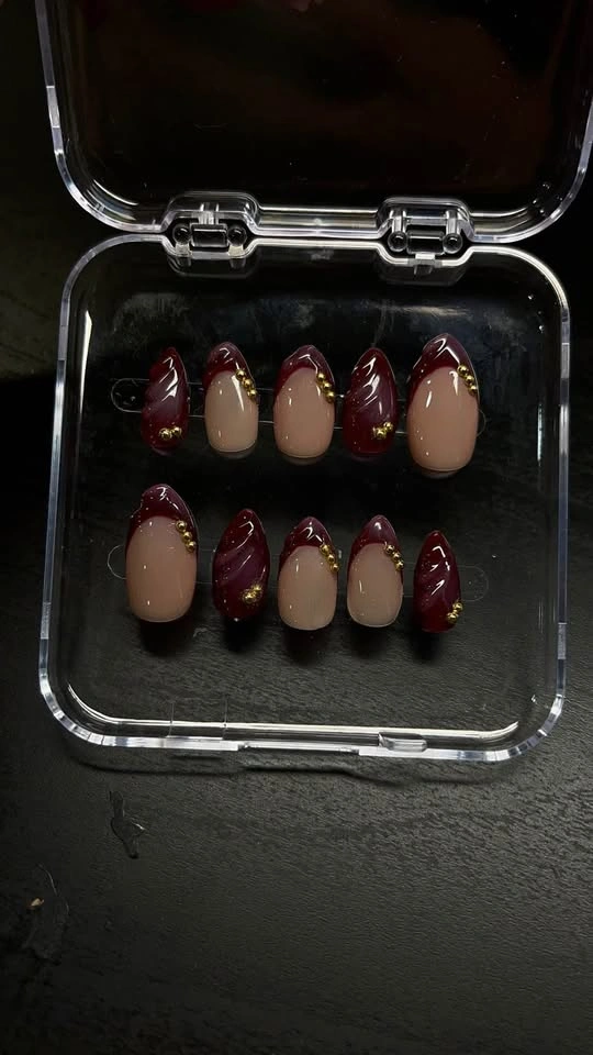 Press on nails