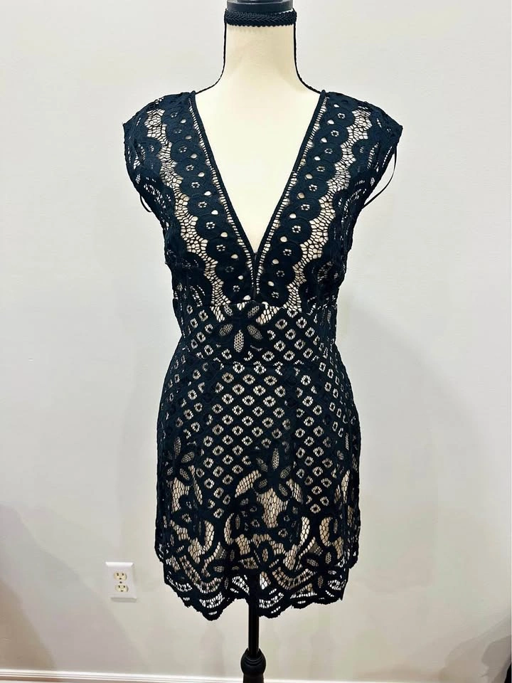 EUC FREE PEOPLE Black Lace Plunge V-Neck Mini Dress Size 6