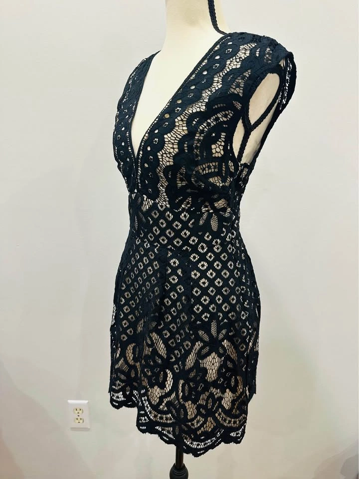 EUC FREE PEOPLE Black Lace Plunge V-Neck Mini Dress Size 6 - photo 2