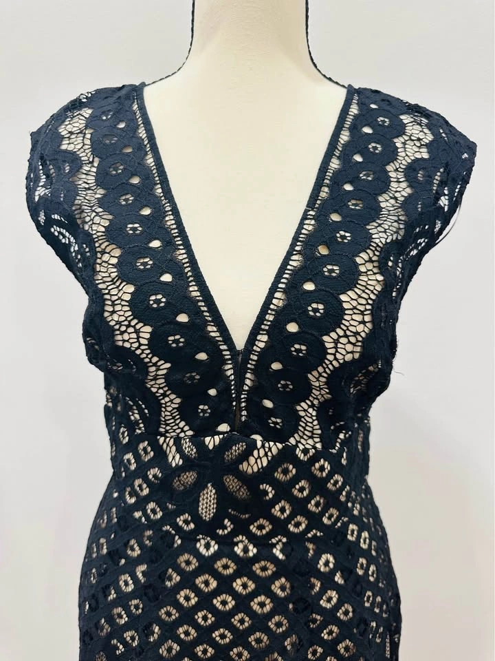 EUC FREE PEOPLE Black Lace Plunge V-Neck Mini Dress Size 6 - photo 3