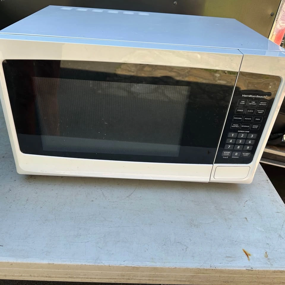 Hamilton Beach Microwave - photo 2