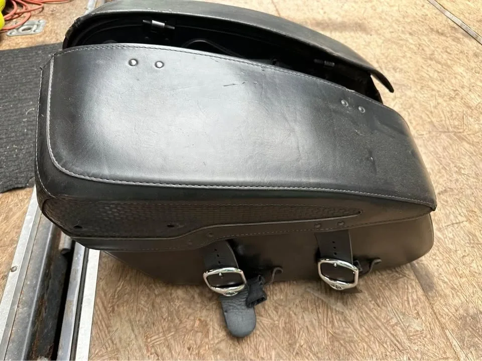Harley Davidson Saddle Bags - photo 3