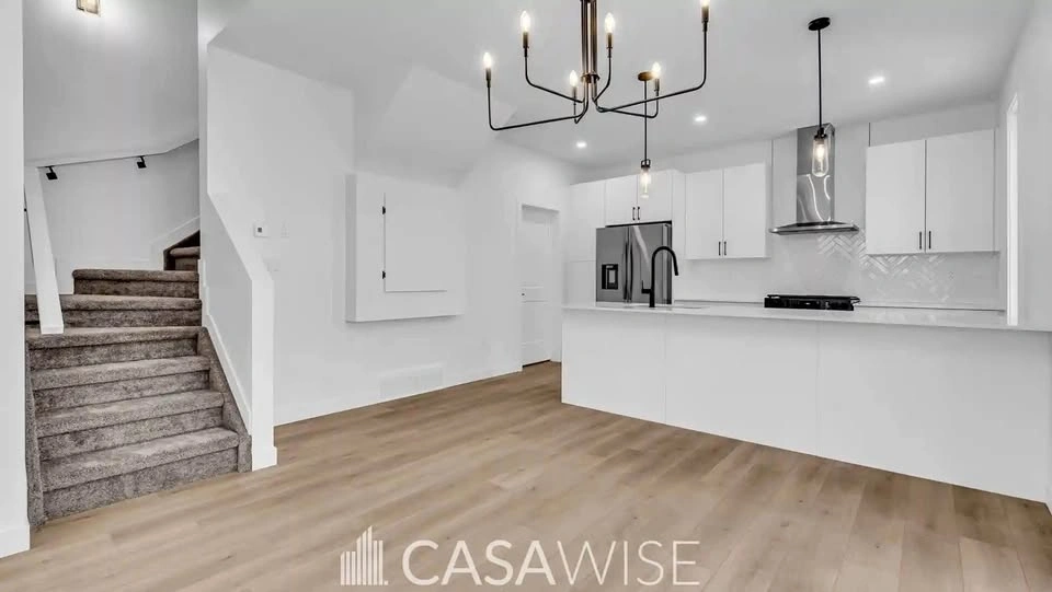 2 Beds 2.5 Baths - House