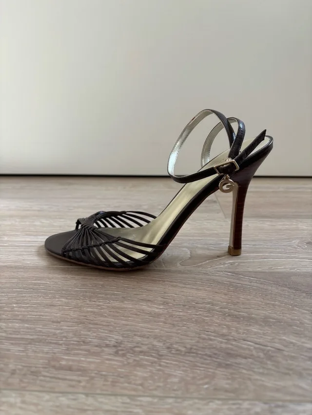 BNWOT Guess High Heel Brown Sandals - Size 5.5