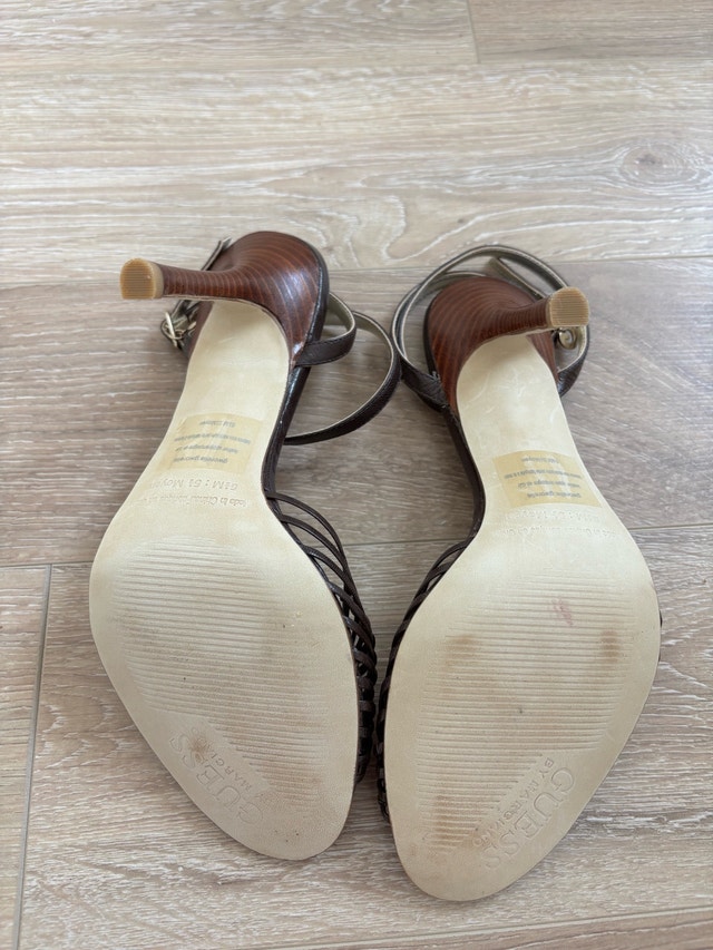 BNWOT Guess High Heel Brown Sandals - Size 5.5 - photo 4