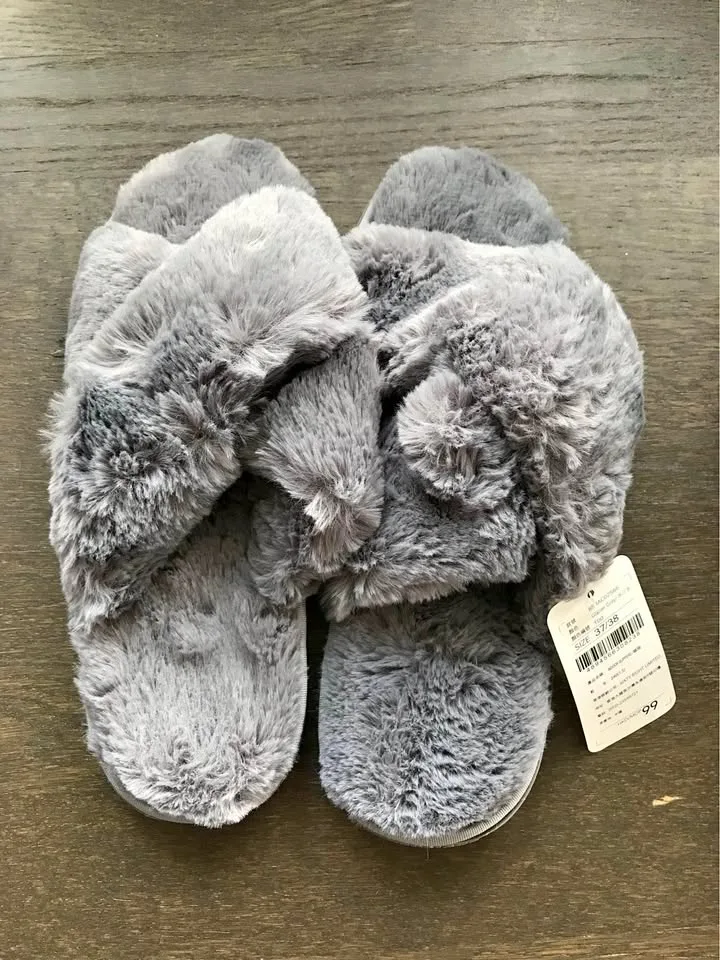 Fuzzy house slippers thumbnail