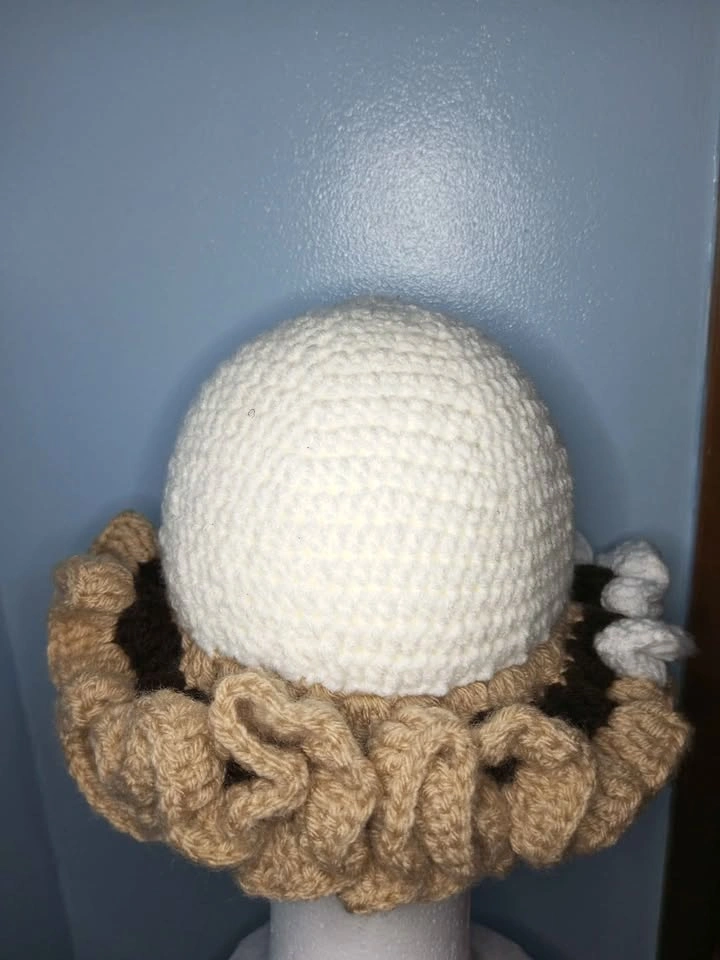 Crochet stylish ruffle hat - photo 2