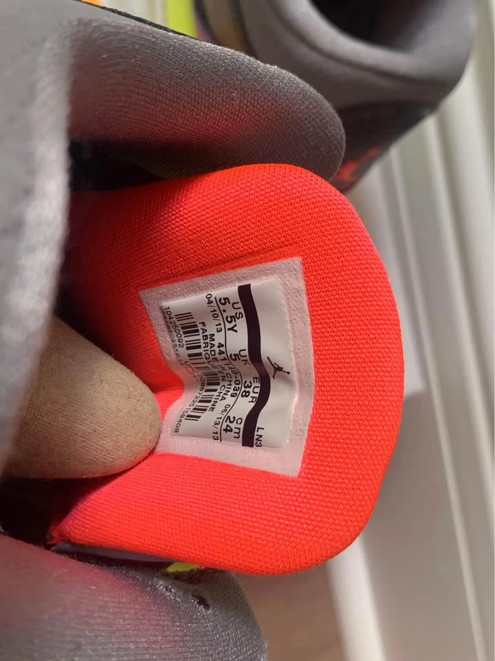 Jordan 3 Retro Atomic Red Volt - photo 5