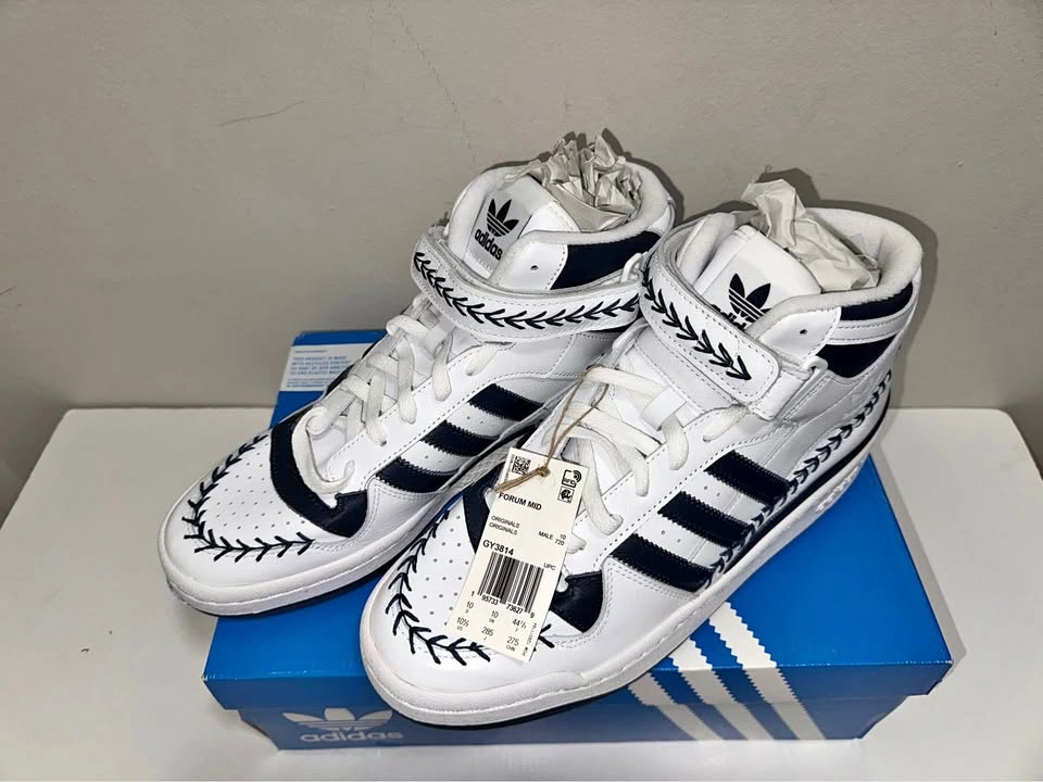 Men Adidas Shoes. Size 10.5 US. Firm price. Read details below👇