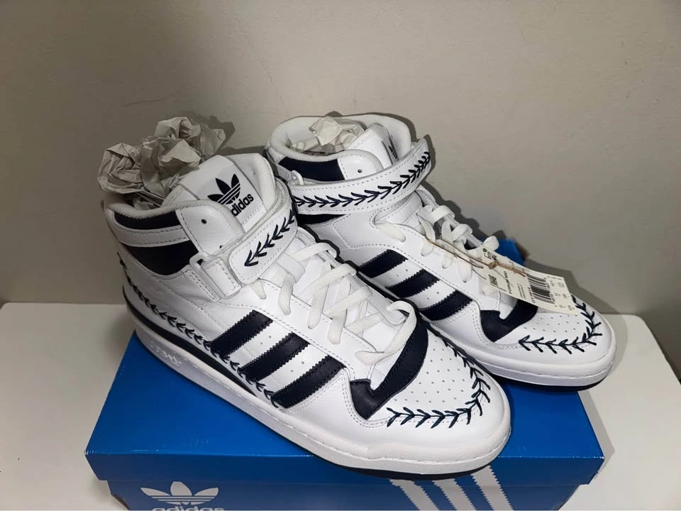 Men Adidas Shoes. Size 10.5 US. Firm price. Read details below👇 - photo 2