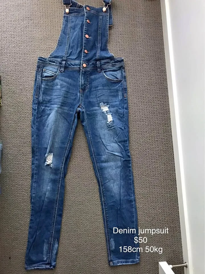 Cute jumper jeans thumbnail