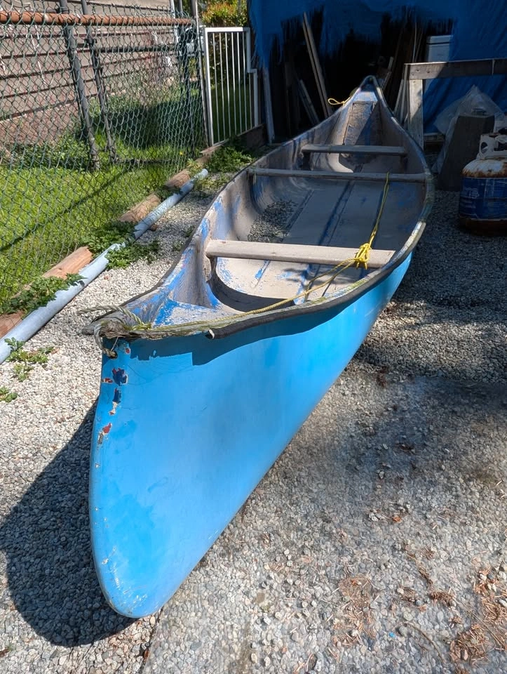 13 foot fibreglass Canoe with float compartments bow and stern - photo 3