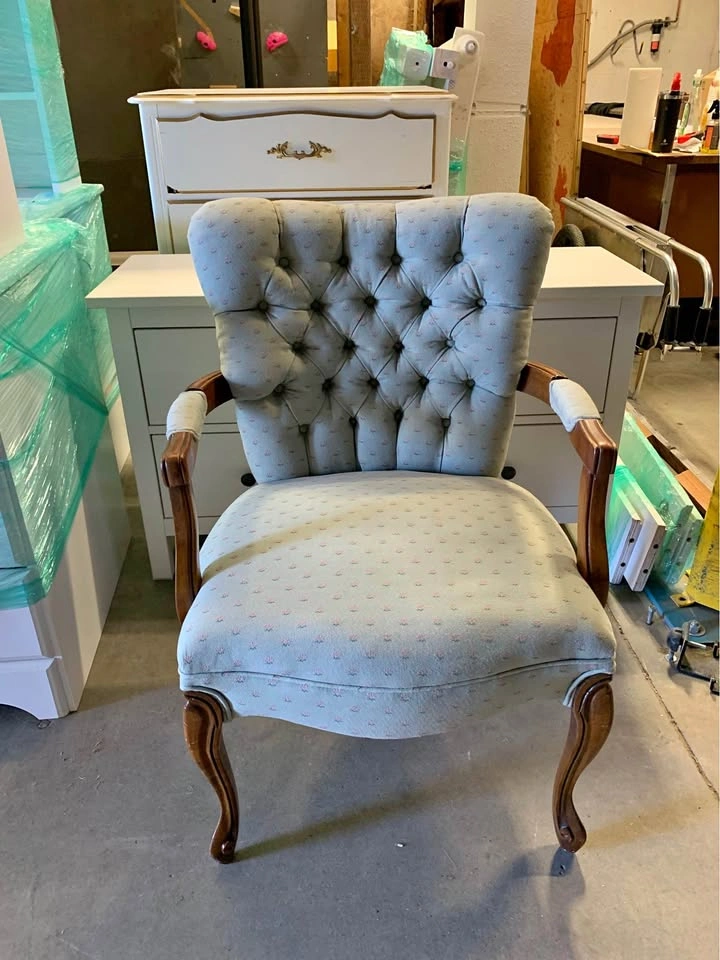 Upholstered Vintage Accent Armchair