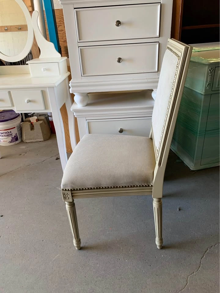 Ivory Vintage Accent Chair - photo 2