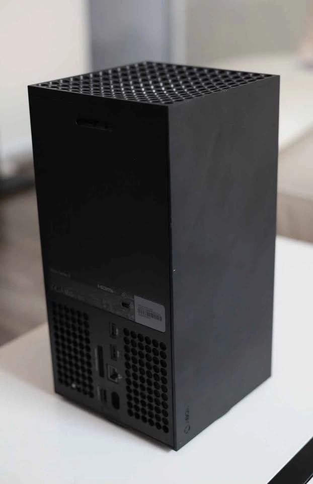 Xbox Series X 1TB with Controller - photo 2