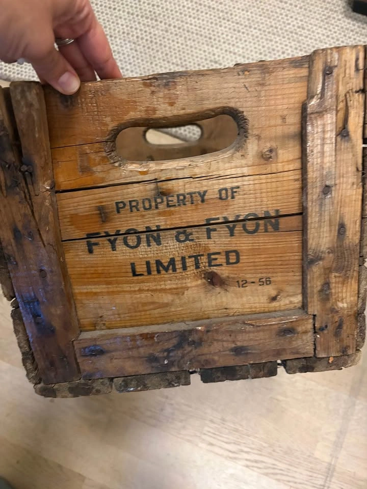 Vintage Fyon & Fyon La Parisienne Wooden Crate - photo 3