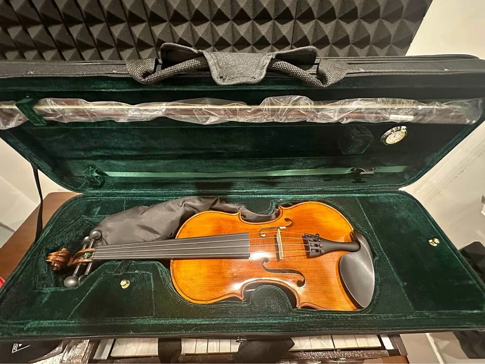 Urgent Sale Cremona SV500 4/4 Violin