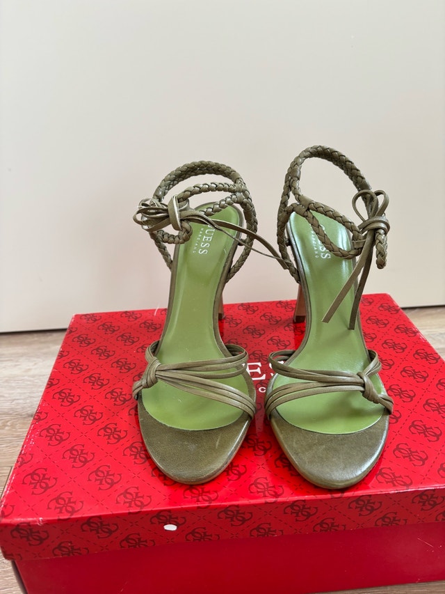 BNWT Green Guess High Heel Sandal - Size 6 - photo 2