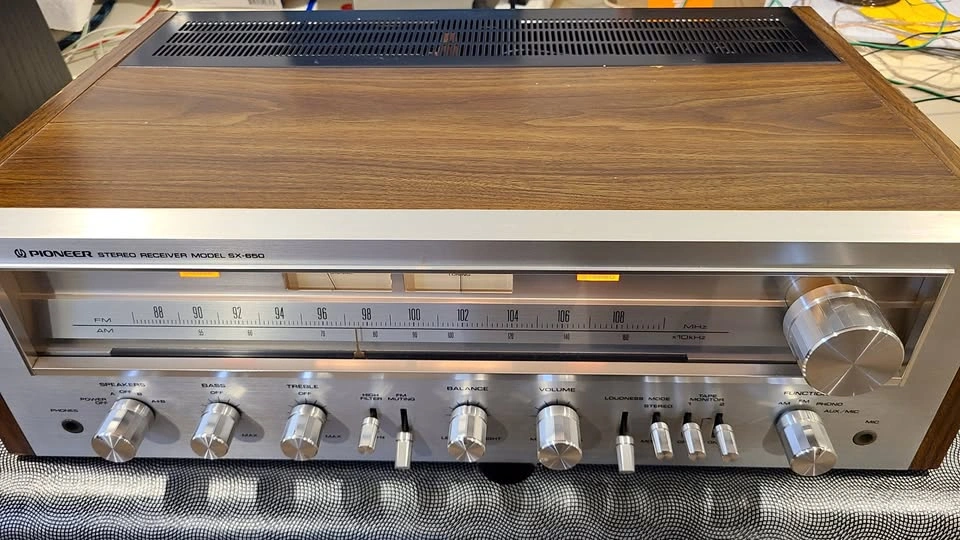 Pioneer SX-650 Vintage Stereo Receiver (1976)