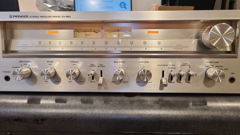 Pioneer SX-650 Vintage Stereo Receiver (1976) - photo 2