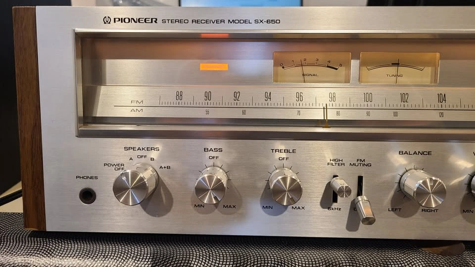 Pioneer SX-650 Vintage Stereo Receiver (1976) - photo 3